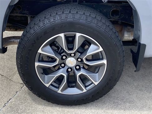 Used 2024 Chevrolet Silverado 1500 LT image 30