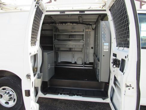 Used 2015 Chevrolet Express 2500 RWD image 16