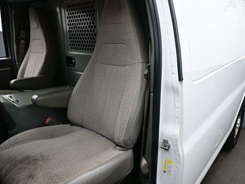 Used 2019 Chevrolet Express 3500 w/ Driver Convenience Package image 9