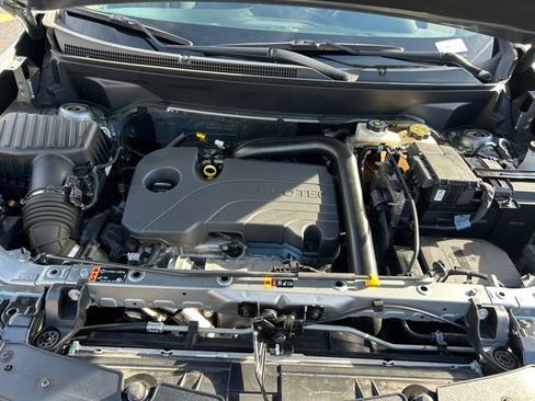 Used 2023 Chevrolet Equinox LT image 11