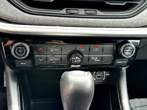 Used 2024 Jeep Compass Latitude AWD/4WD image 22