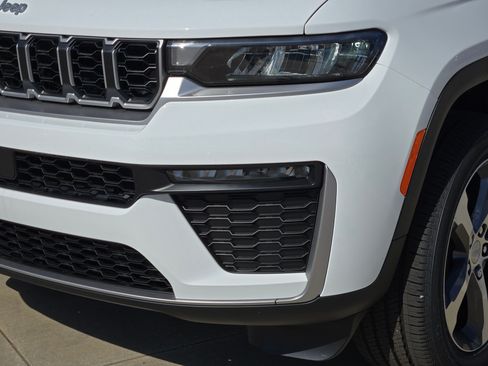 New 2026 Jeep Grand Cherokee Limited AWD/4WD image 6