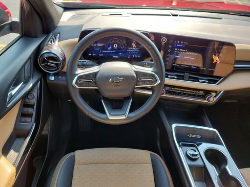 Used 2025 Chevrolet Equinox ACTIV w/ Safety and Technology Package AWD/4WD image 14