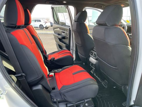 Used 2025 Honda Pilot TrailSport image 15