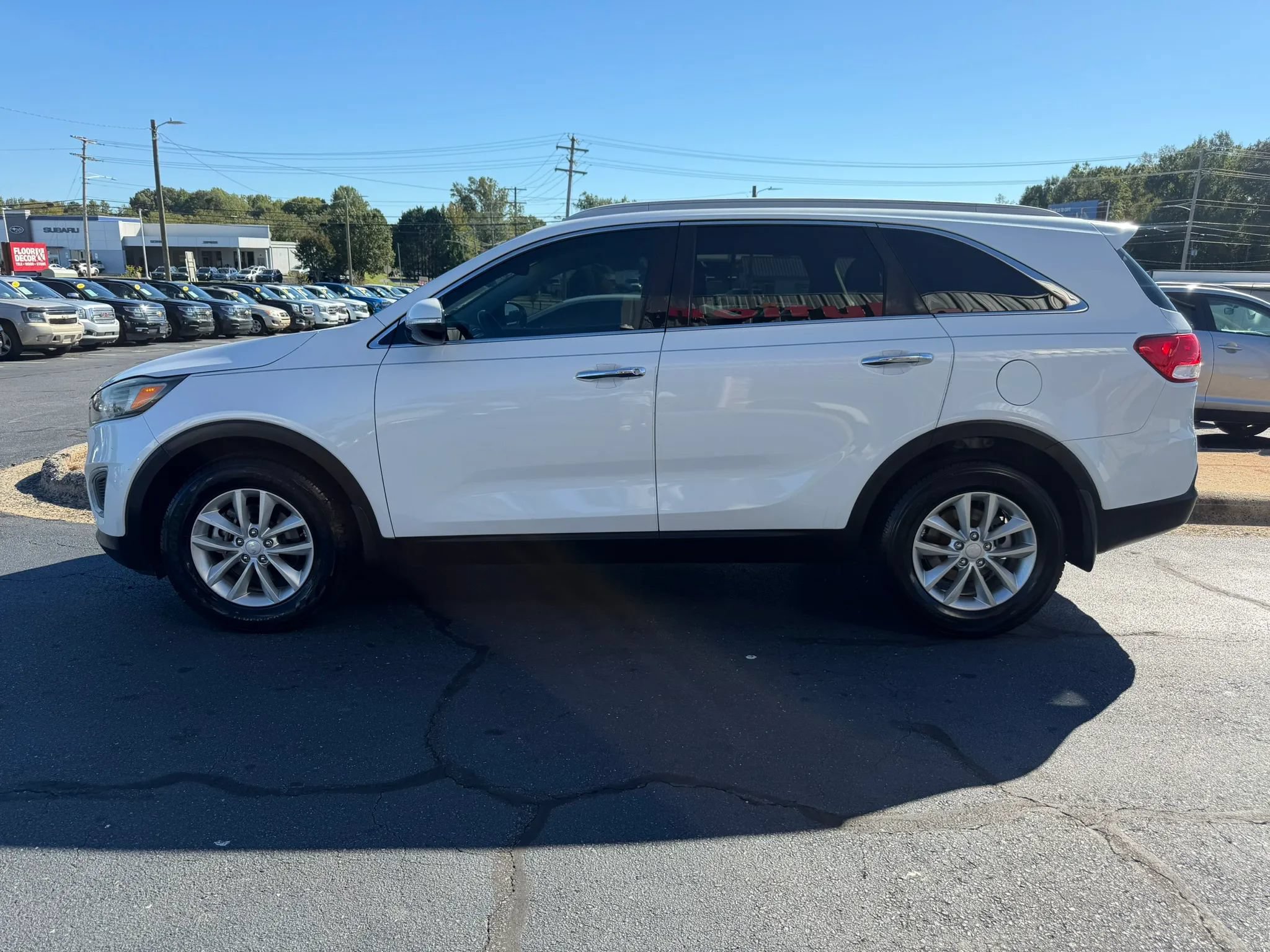 Used 2017 Kia Sorento FWD w/ LX Convenience Package image 4