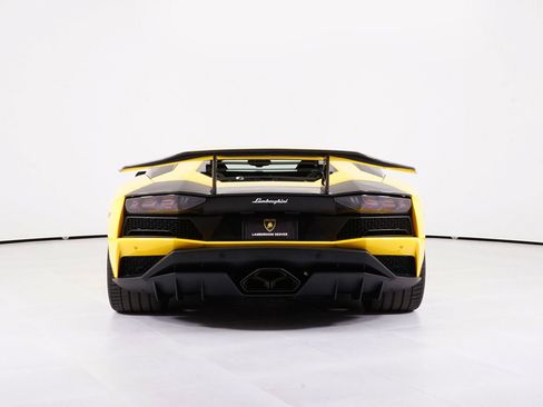 Used 2018 Lamborghini Aventador S AWD/4WD image 7