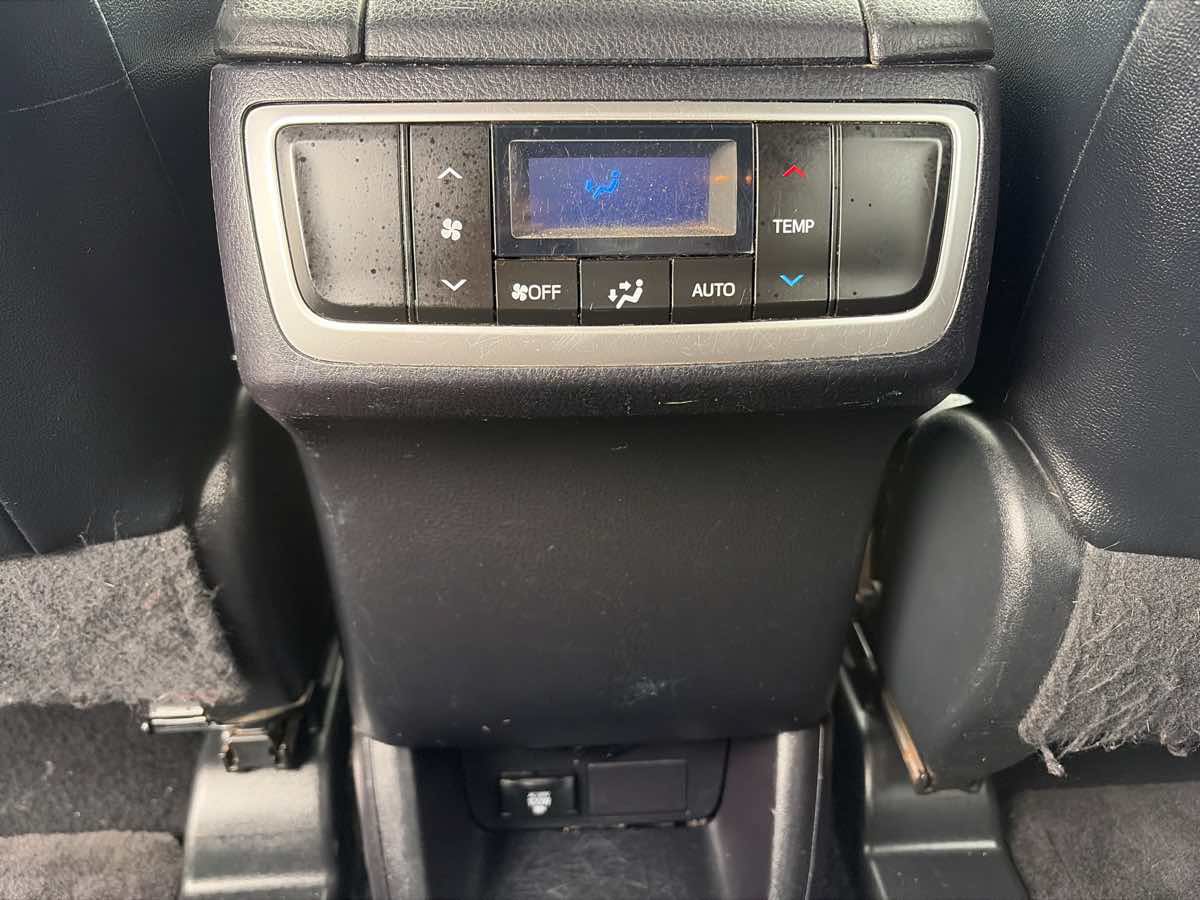 Used 2014 Toyota Highlander XLE FWD image 20