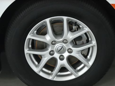 Used 2023 Chrysler Pacifica Touring-L FWD image 10