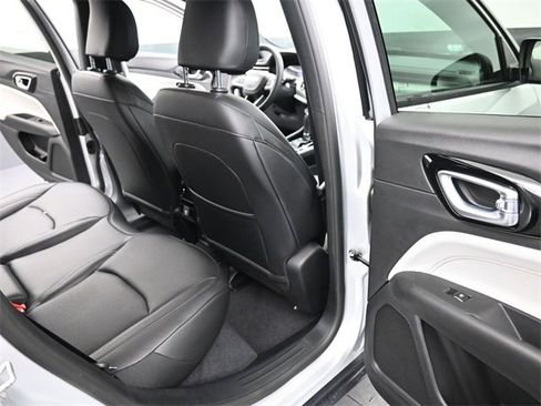 New 2026 Jeep Compass Limited image 18