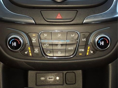 Used 2019 Chevrolet Equinox LT image 17