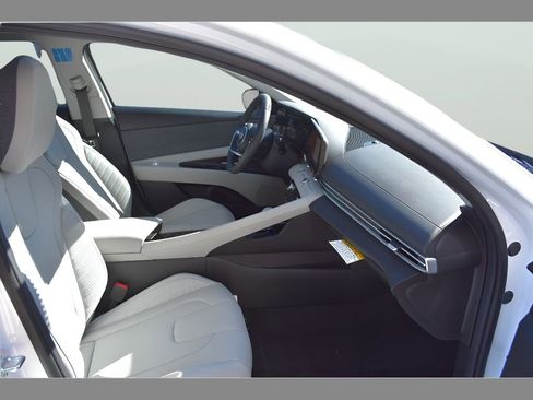 New 2026 Hyundai Elantra Limited FWD image 14