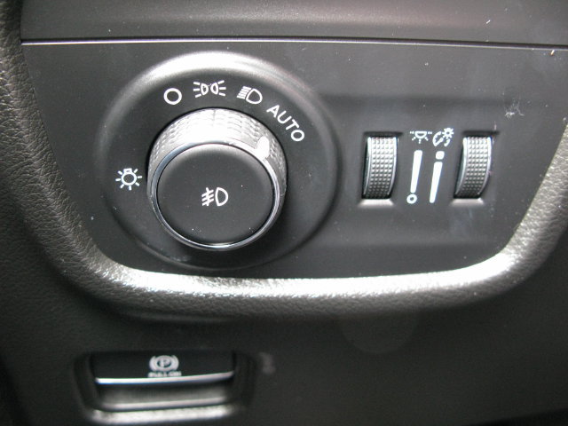 Used 2023 Jeep Grand Cherokee Limited w/ Black Appearance Package AWD/4WD image 17