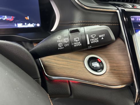Certified 2025 Jeep Grand Cherokee Summit AWD/4WD image 22