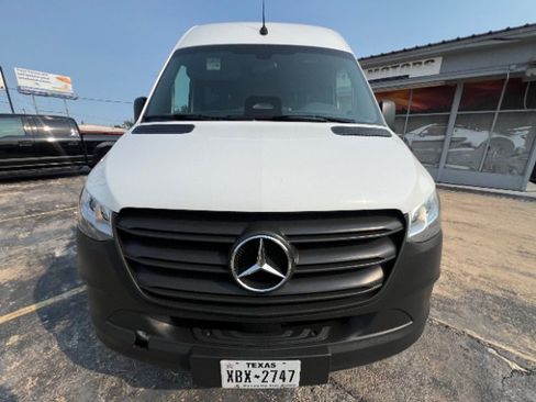 Used 2025 Mercedes-Benz Sprinter 2500 image 2