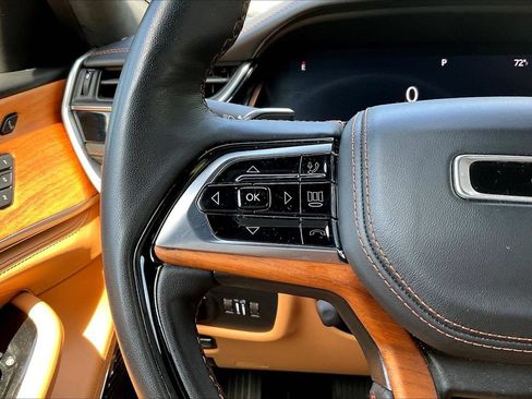 Certified 2022 Jeep Grand Cherokee Summit AWD/4WD image 31