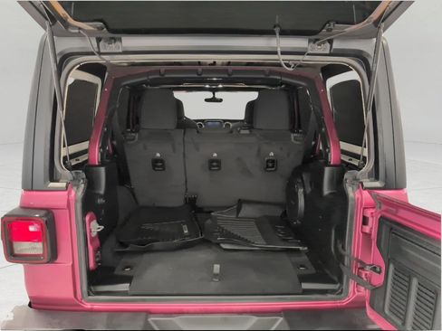 Used 2022 Jeep Wrangler Unlimited Sahara w/ Cold Weather Group AWD/4WD image 15