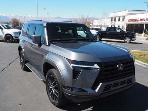 Used 2024 Lexus GX 550 w/ Accessory Package (2T) image 8