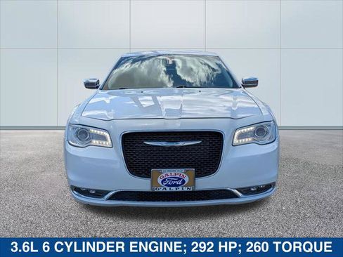 Used 2016 Chrysler 300 C RWD image 8