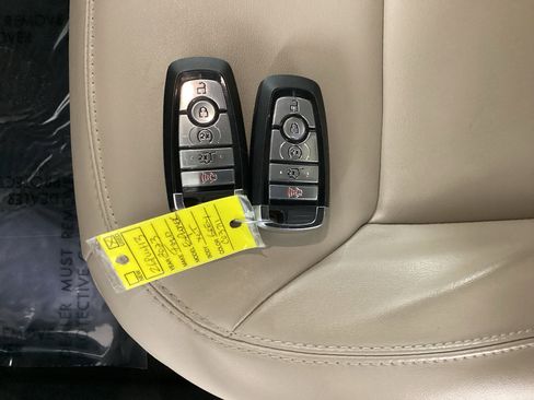 Used 2023 Ford Explorer XLT w/ Equipment Group 202A AWD/4WD image 37