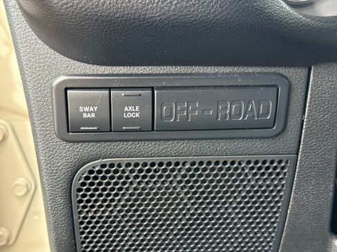 Used 2017 Jeep Wrangler Unlimited Rubicon w/ Connectivity Group AWD/4WD image 31