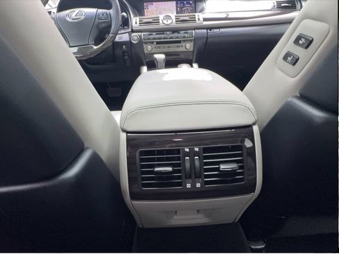 Used 2015 Lexus LS 460 w/ Ultra Luxury Package RWD image 41