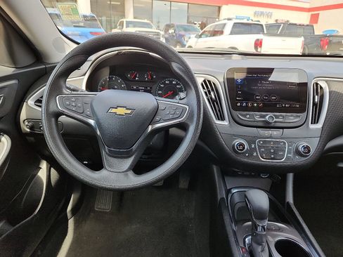 Used 2025 Chevrolet Malibu LT FWD image 11