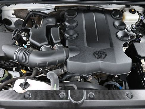 Used 2019 Toyota 4Runner SR5 AWD/4WD image 15