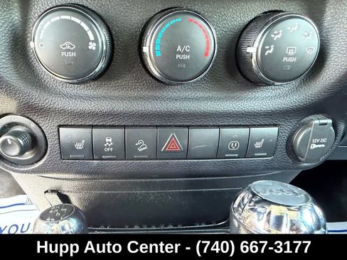 Used 2016 Jeep Wrangler Unlimited Sahara w/ Connectivity Group AWD/4WD image 12