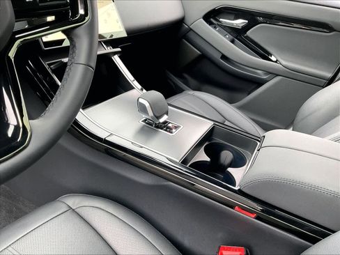 Used 2026 Land Rover Range Rover Evoque S image 19
