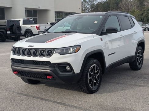 Used 2024 Jeep Compass Trailhawk image 7