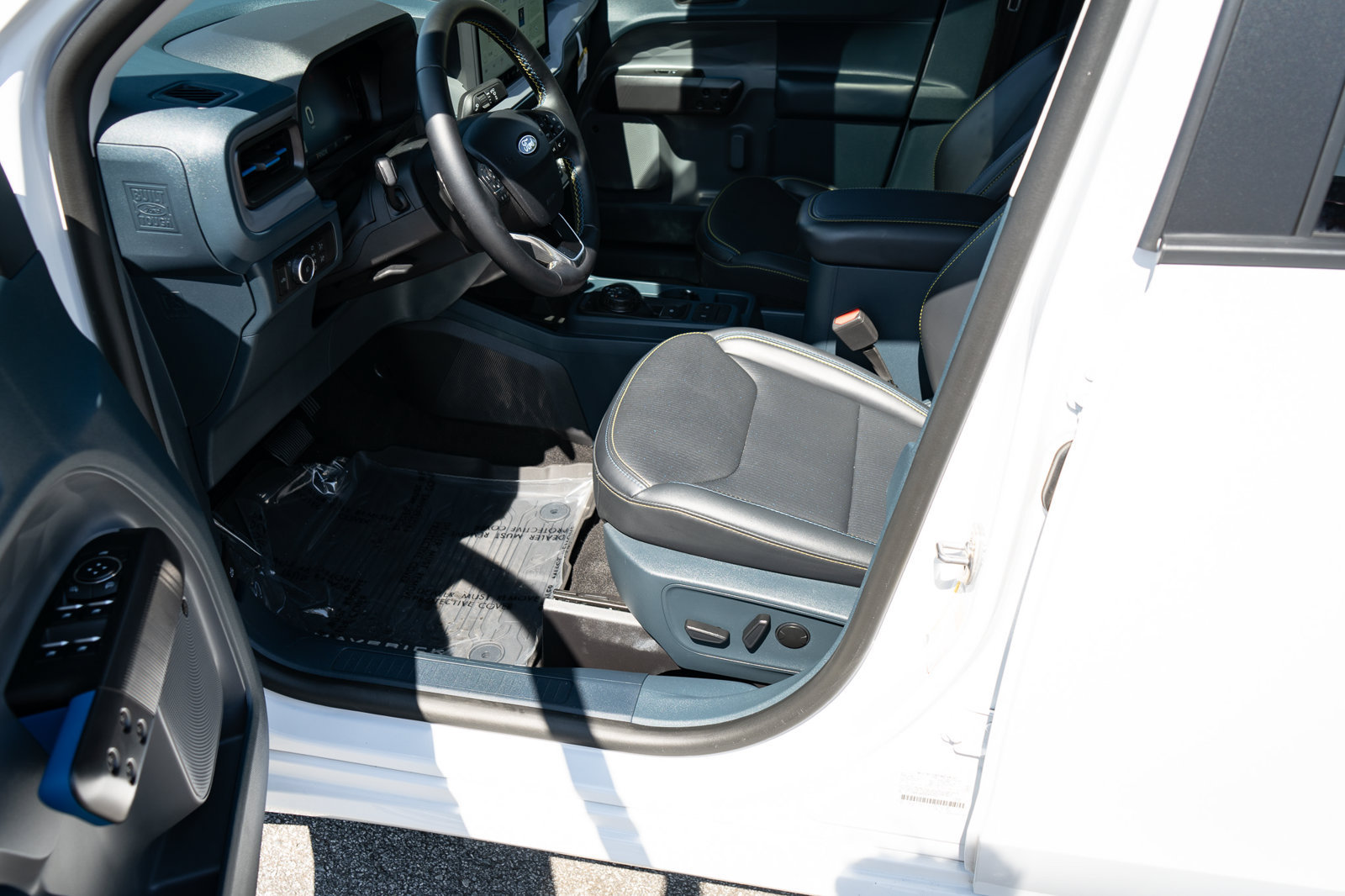Used 2025 Ford Maverick Lobo AWD/4WD image 18