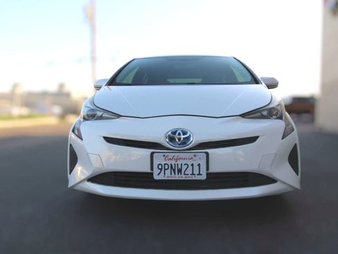 Used 2016 Toyota Prius Two image 1
