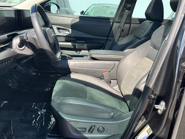 Used 2024 Nissan Ariya AWD image 20