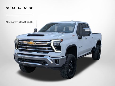Used 2024 Chevrolet Silverado 3500 LTZ w/ LTZ Plus Package image 8