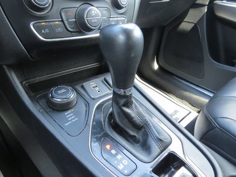 Used 2021 Jeep Cherokee Limited AWD/4WD image 24