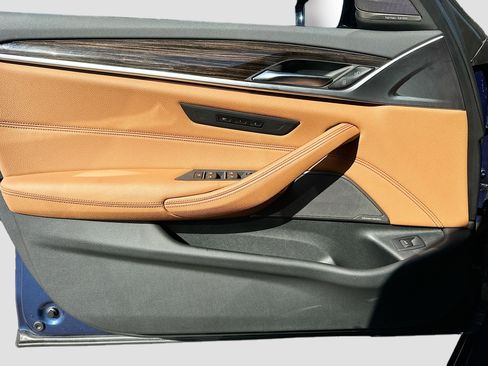 Used 2023 BMW 540i w/ Premium Package image 22