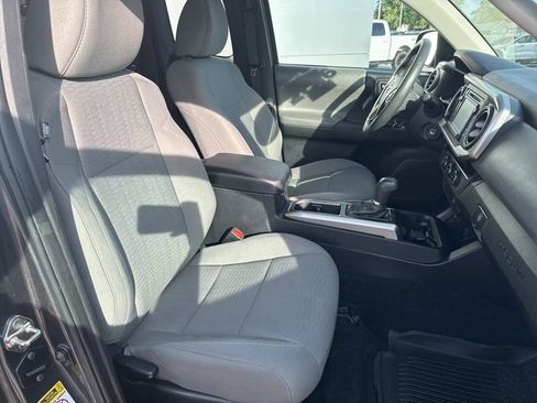 Used 2016 Toyota Tacoma SR5 RWD image 15