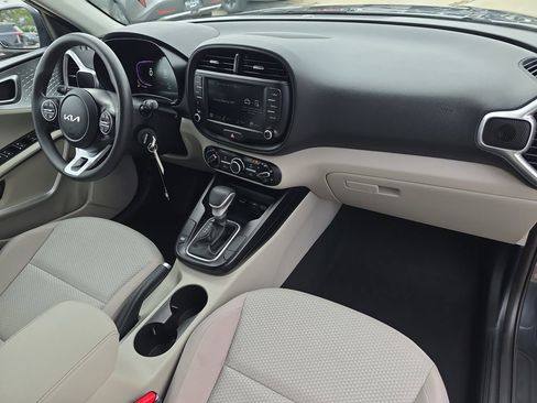 Used 2025 Kia Soul LX FWD image 11