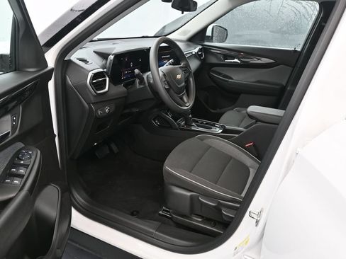 Used 2024 Chevrolet TrailBlazer LT FWD image 16