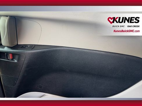 Used 2024 Chrysler Pacifica Touring-L FWD image 37