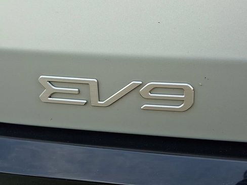 Used 2024 Kia EV9 GT-Line AWD/4WD image 32