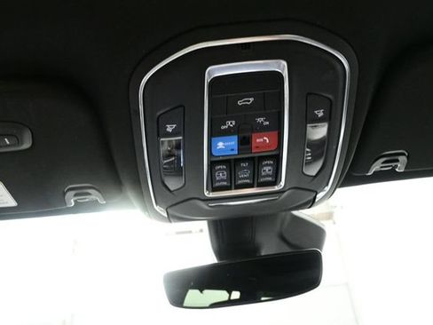 Used 2023 Jeep Wagoneer Series II w/ Convenience Group I AWD/4WD image 12