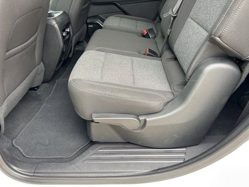 Used 2025 GMC Acadia Elevation image 13