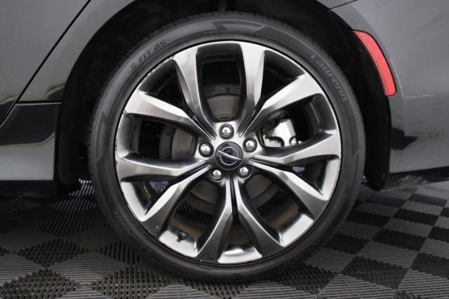 Used 2015 Chrysler 200 S w/ Comfort Group FWD image 8