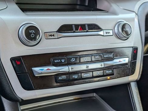 Used 2023 Ford Explorer XLT image 16