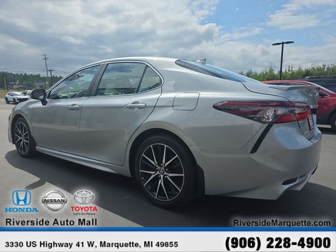 Used 2023 Toyota Camry SE AWD/4WD image 6