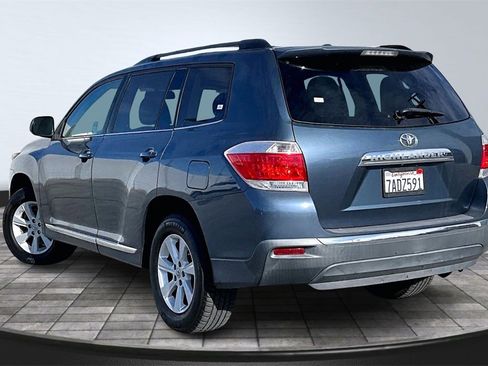 Used 2013 Toyota Highlander Plus image 3