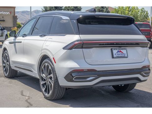 Used 2025 Lincoln Nautilus Black Label AWD/4WD image 5
