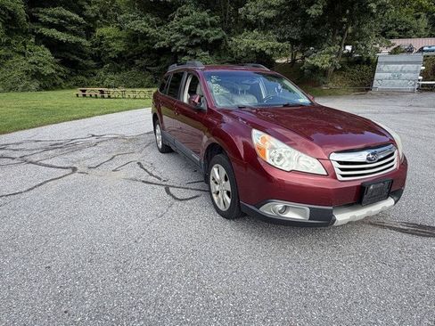 Used 2011 Subaru Outback 3.6R Limited AWD/4WD image 3