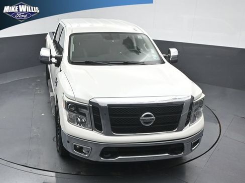 Used 2017 Nissan Titan SL w/ SL Towing Convenience Package RWD image 10